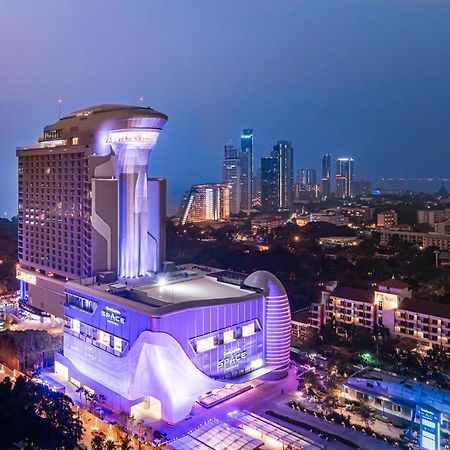 Grande Centre Point Space Pattaya Eksteriør billede The Royal Paragon Hotel