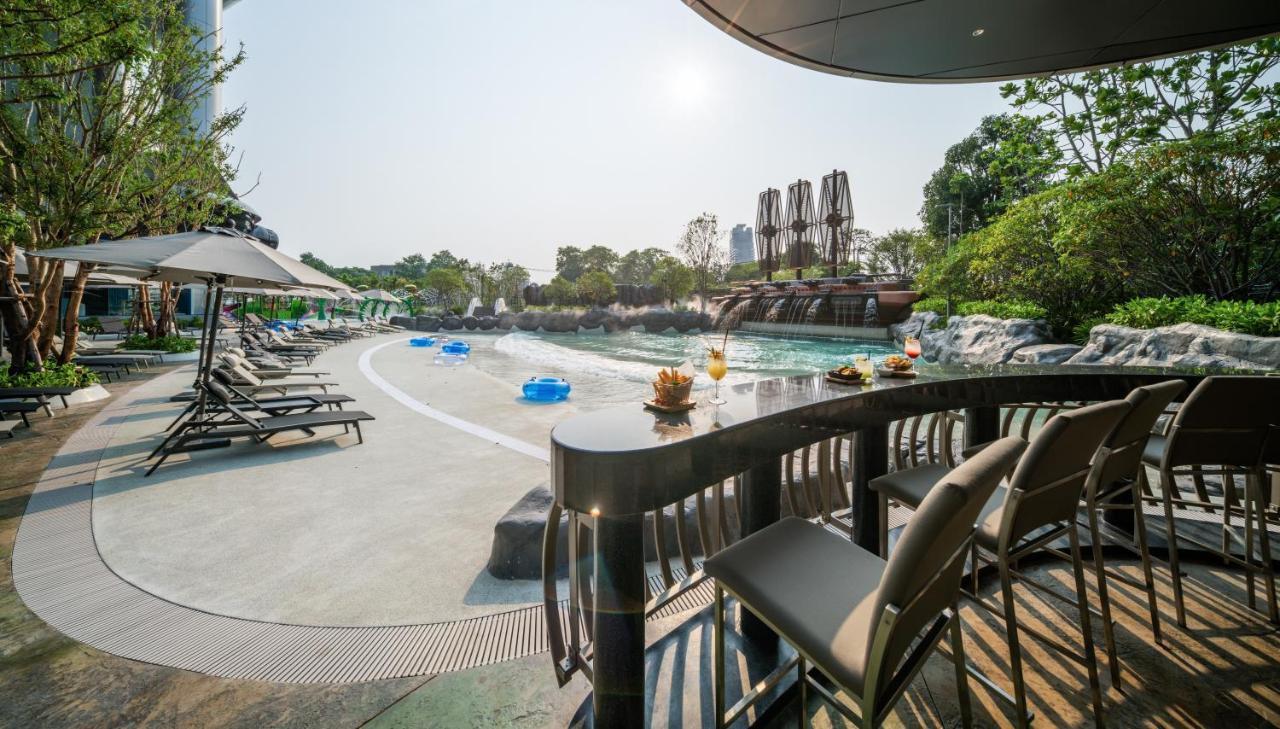 Grande Centre Point Space Pattaya Eksteriør billede The pool at the hotel