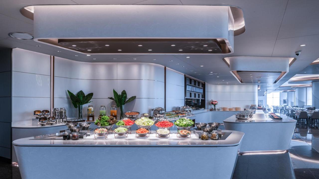 Grande Centre Point Space Pattaya Eksteriør billede The buffet at the restaurant