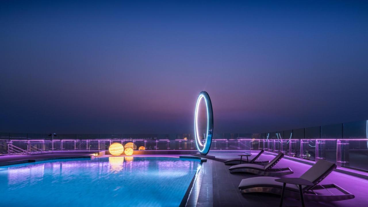 Grande Centre Point Space Pattaya Eksteriør billede The Sky Pool at the InterContinental Belgrade