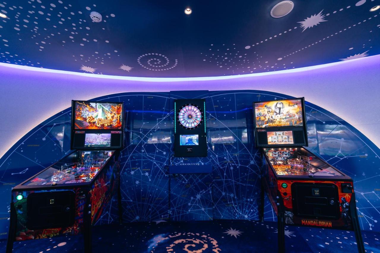 Grande Centre Point Space Pattaya Eksteriør billede The Star Wars arcade game