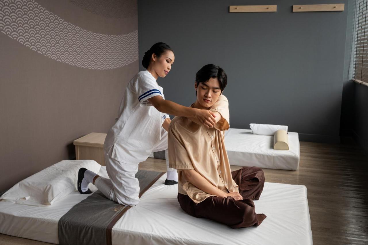 Grande Centre Point Space Pattaya Eksteriør billede Thai massage