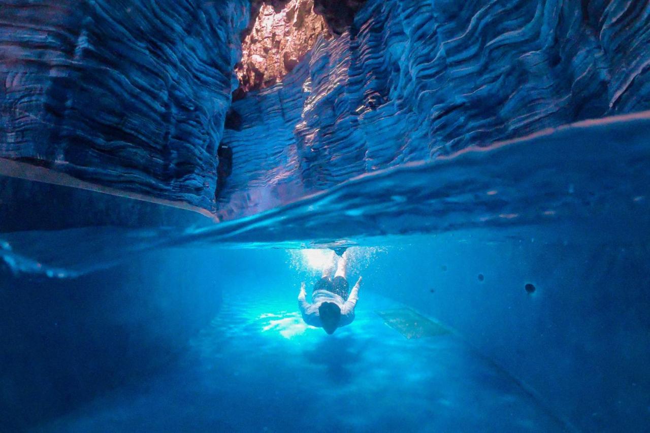 Grande Centre Point Space Pattaya Eksteriør billede Cave diving