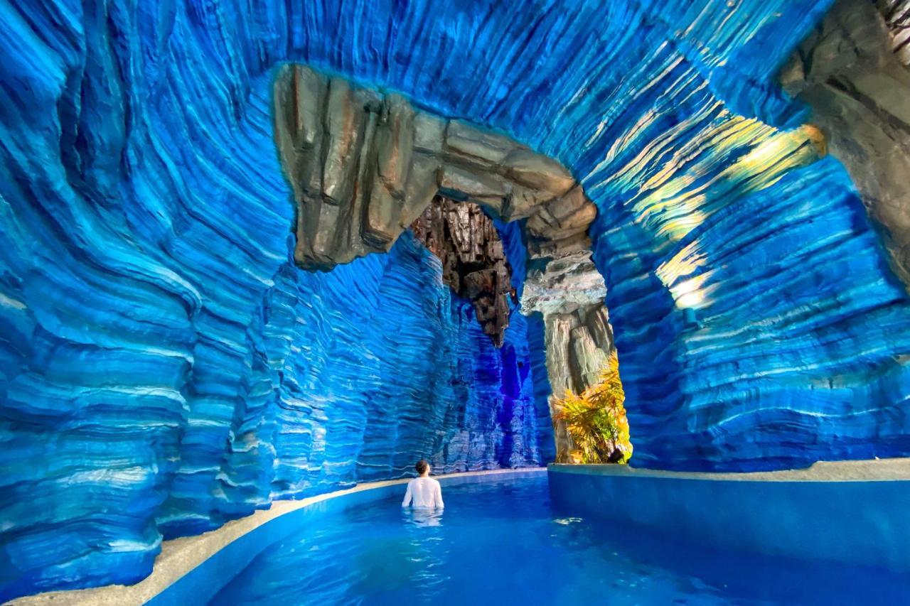 Grande Centre Point Space Pattaya Eksteriør billede The Blue Grotto